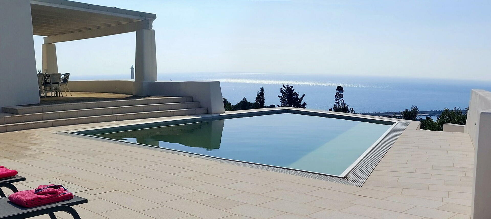 Piscina vista mare