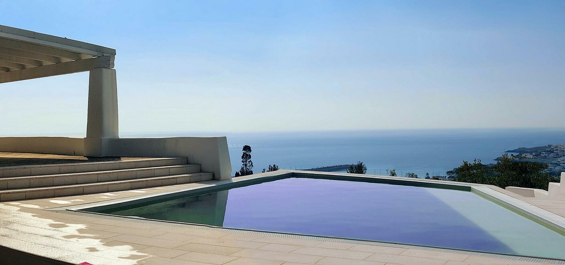 Piscina vista mare