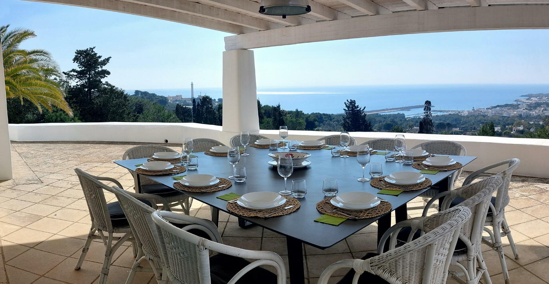 Tavolo esterno vista mare