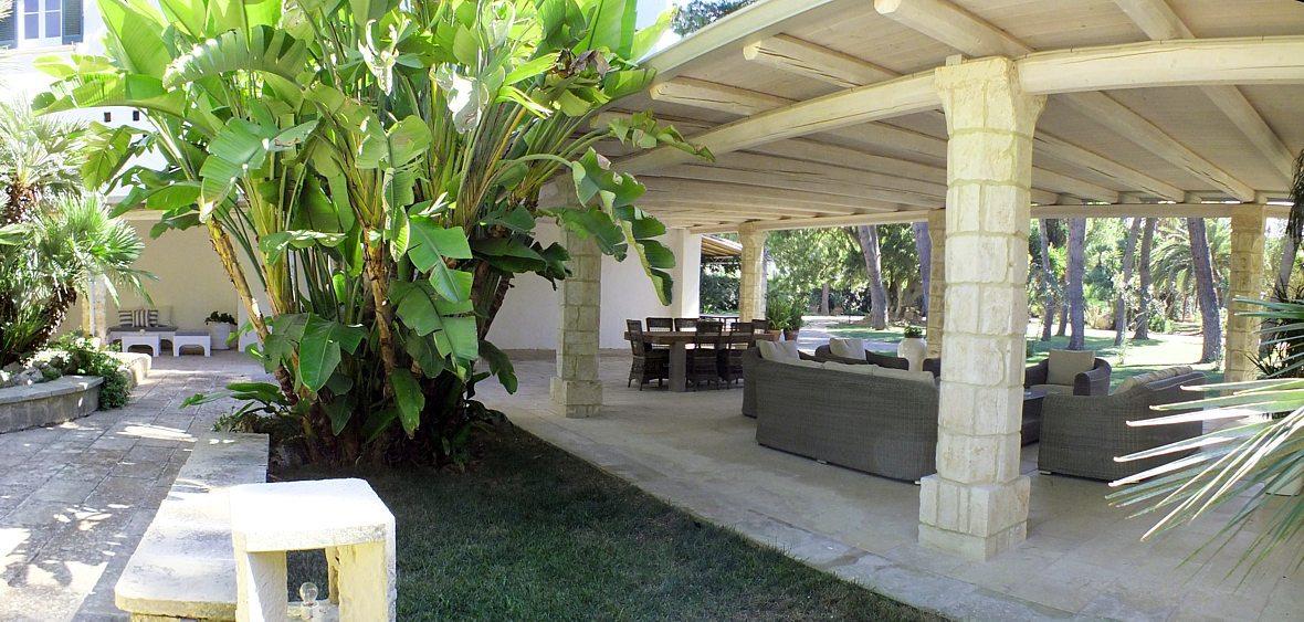 Furnished shared patio