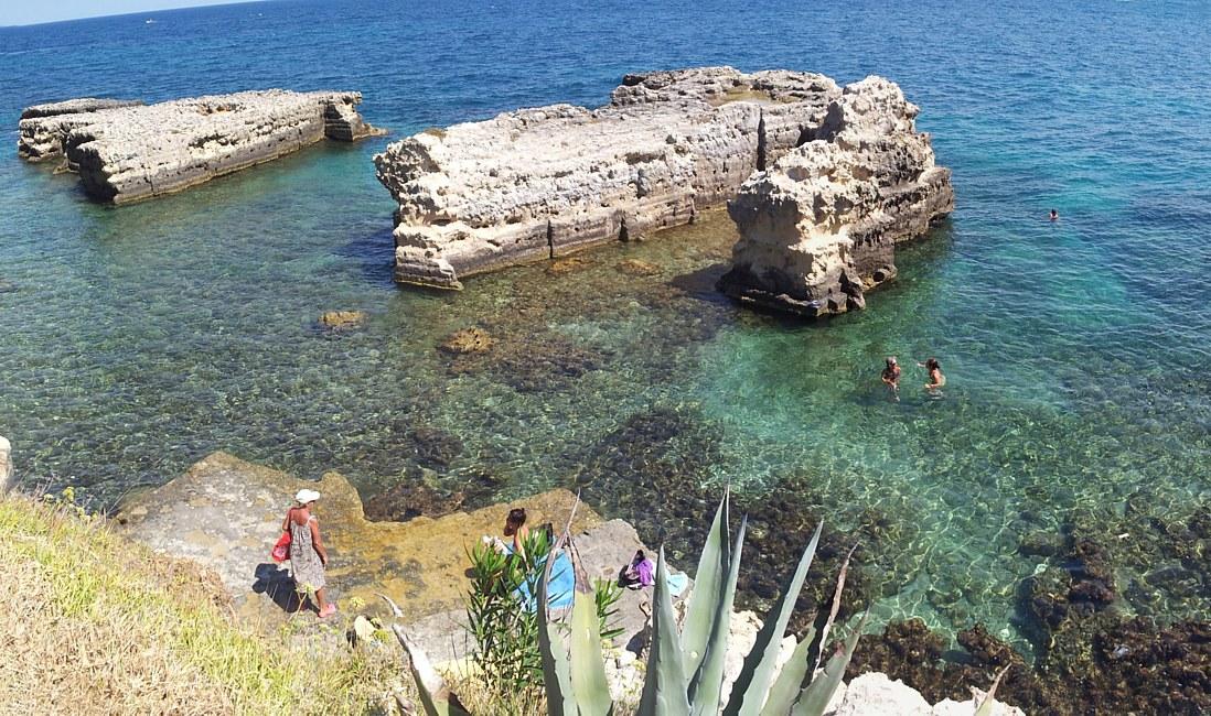 Scogliera con banchina di accesso al mare 30 m