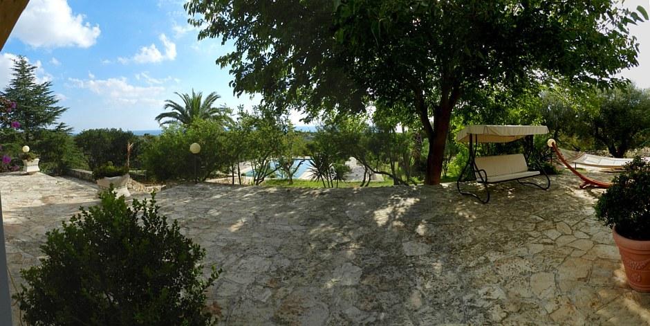 Backyard furnished pergola_view towards the swimming pool
