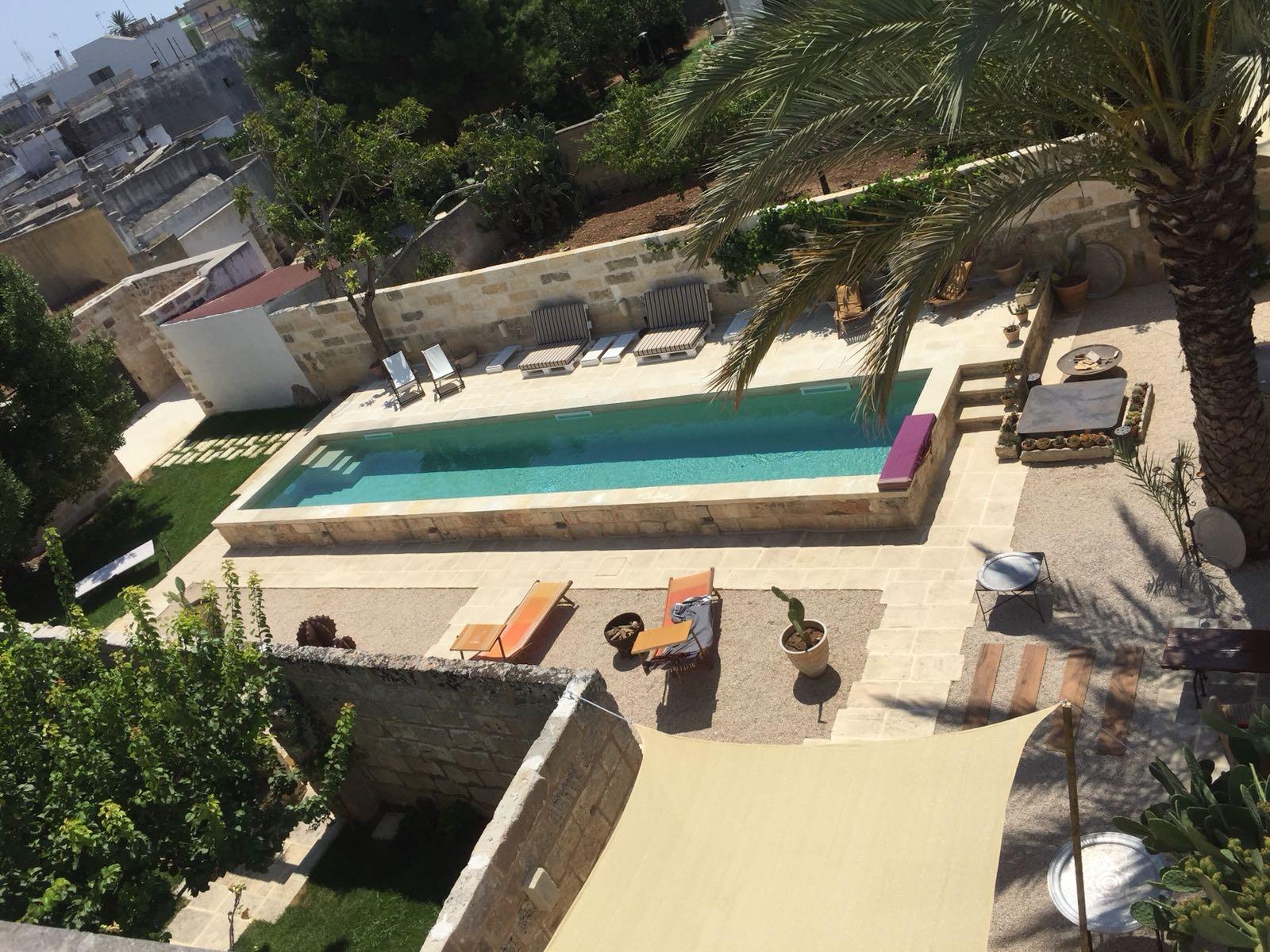 Swimming pool courtyard 