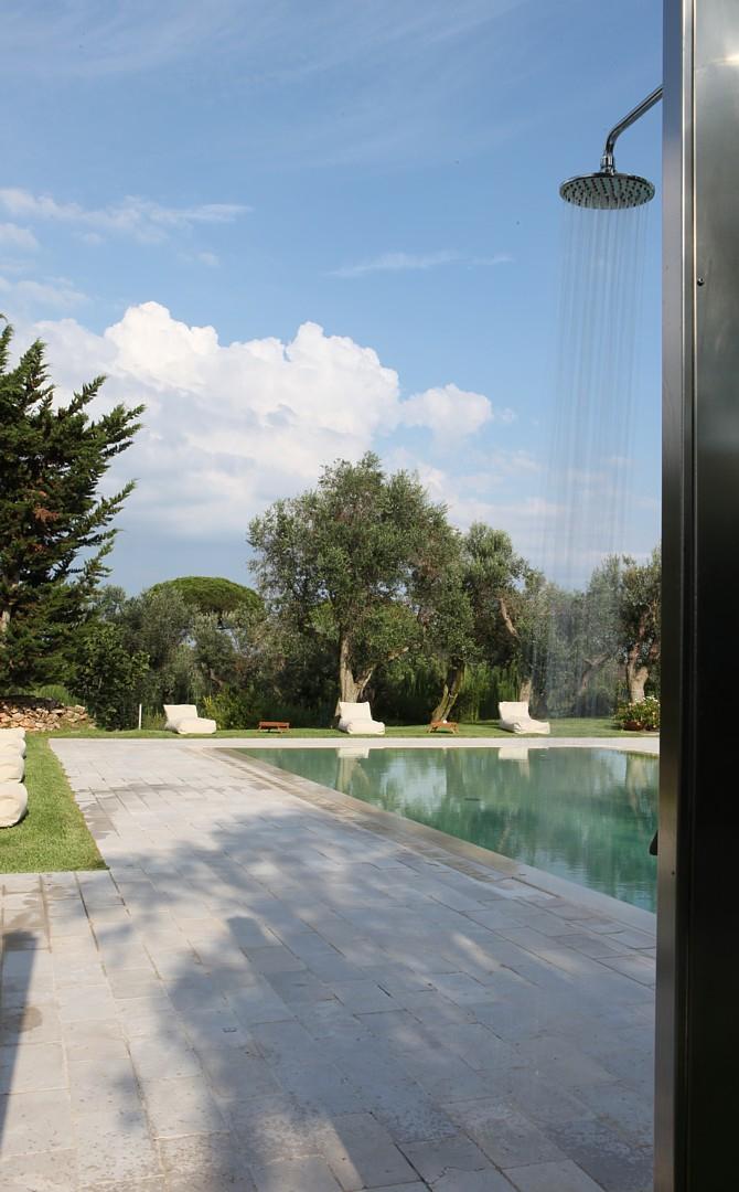 Zone de la piscine douche