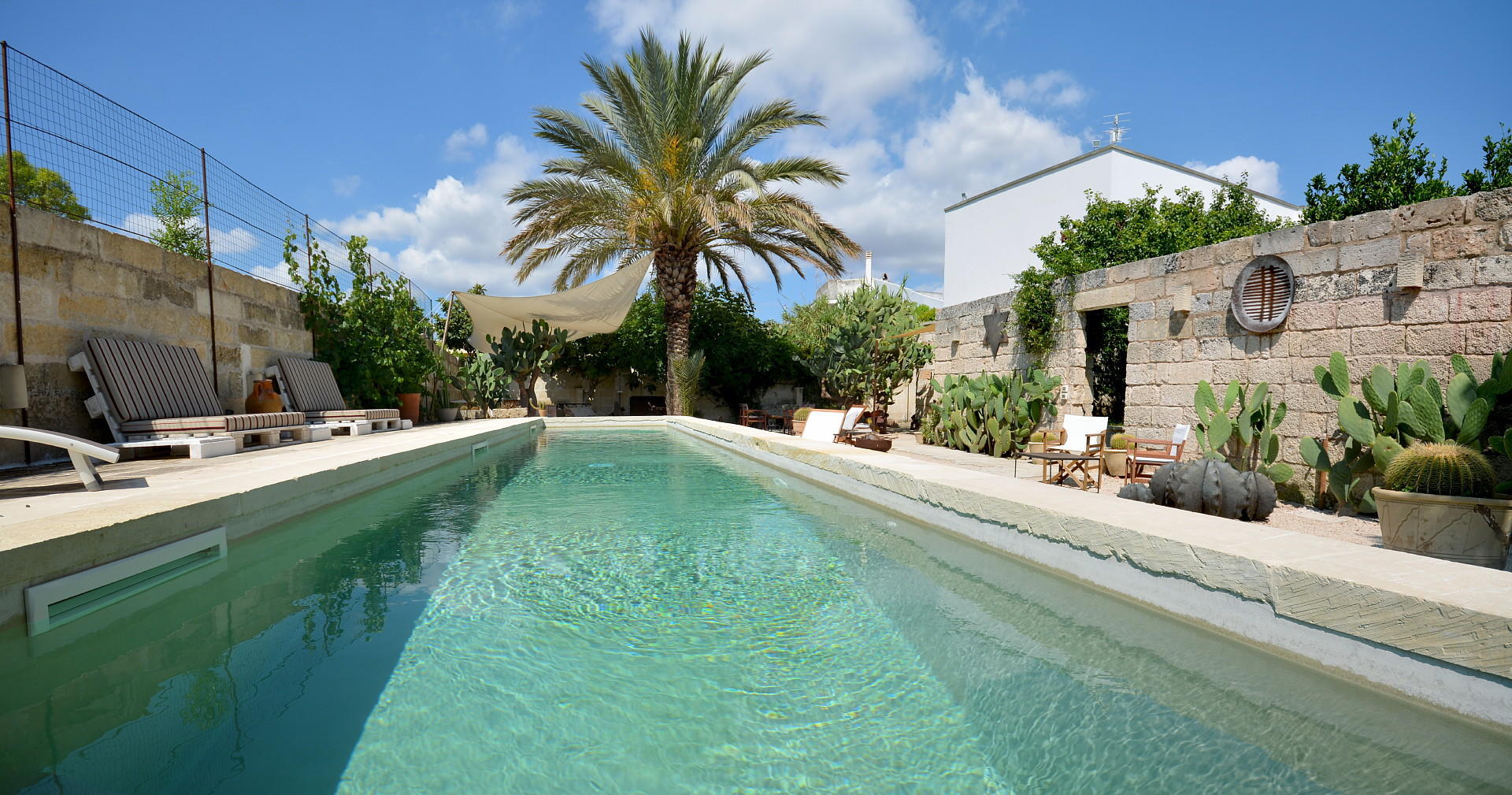 Swimming pool courtyard 