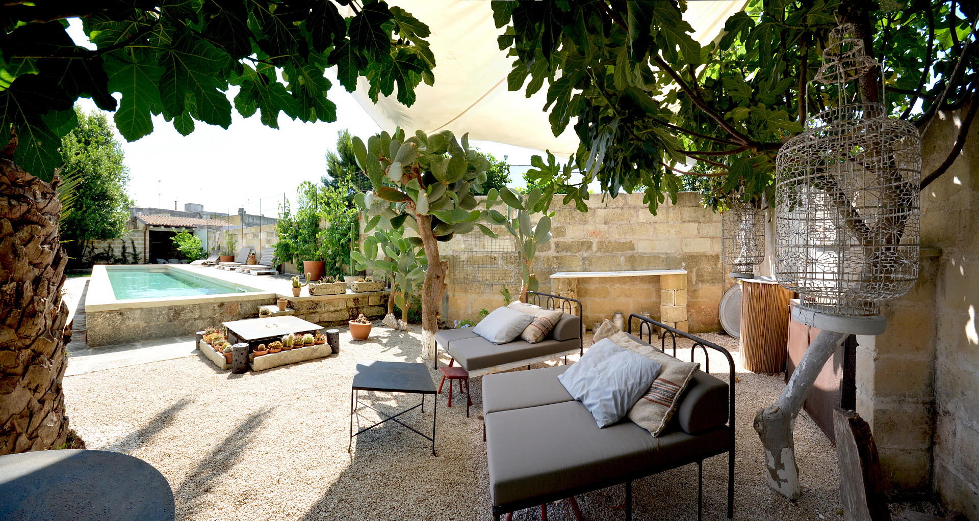 Swimming pool courtyard 