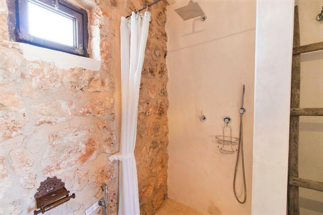 Bathroom/shower