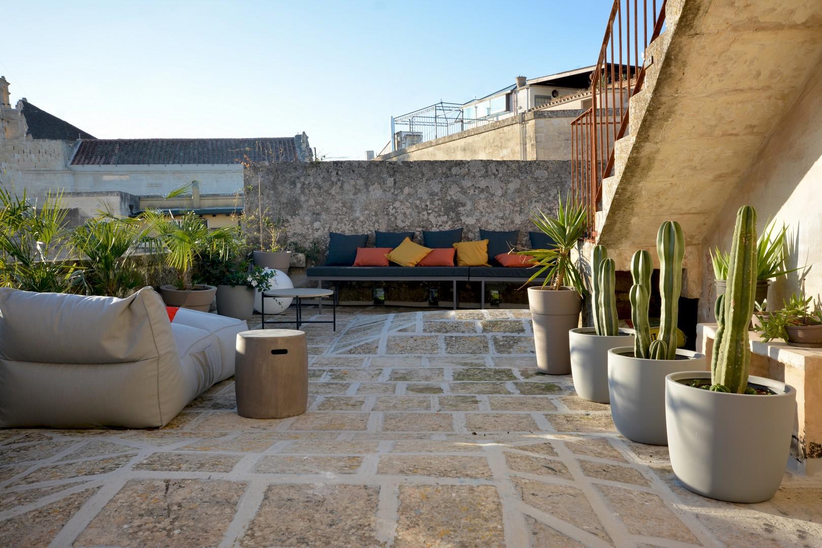 Roof top furnished terrace