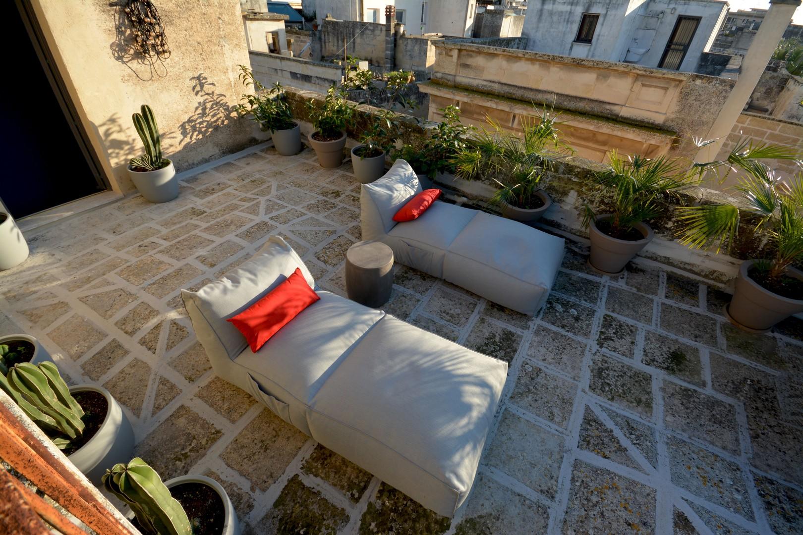 Roof top furnished terrace