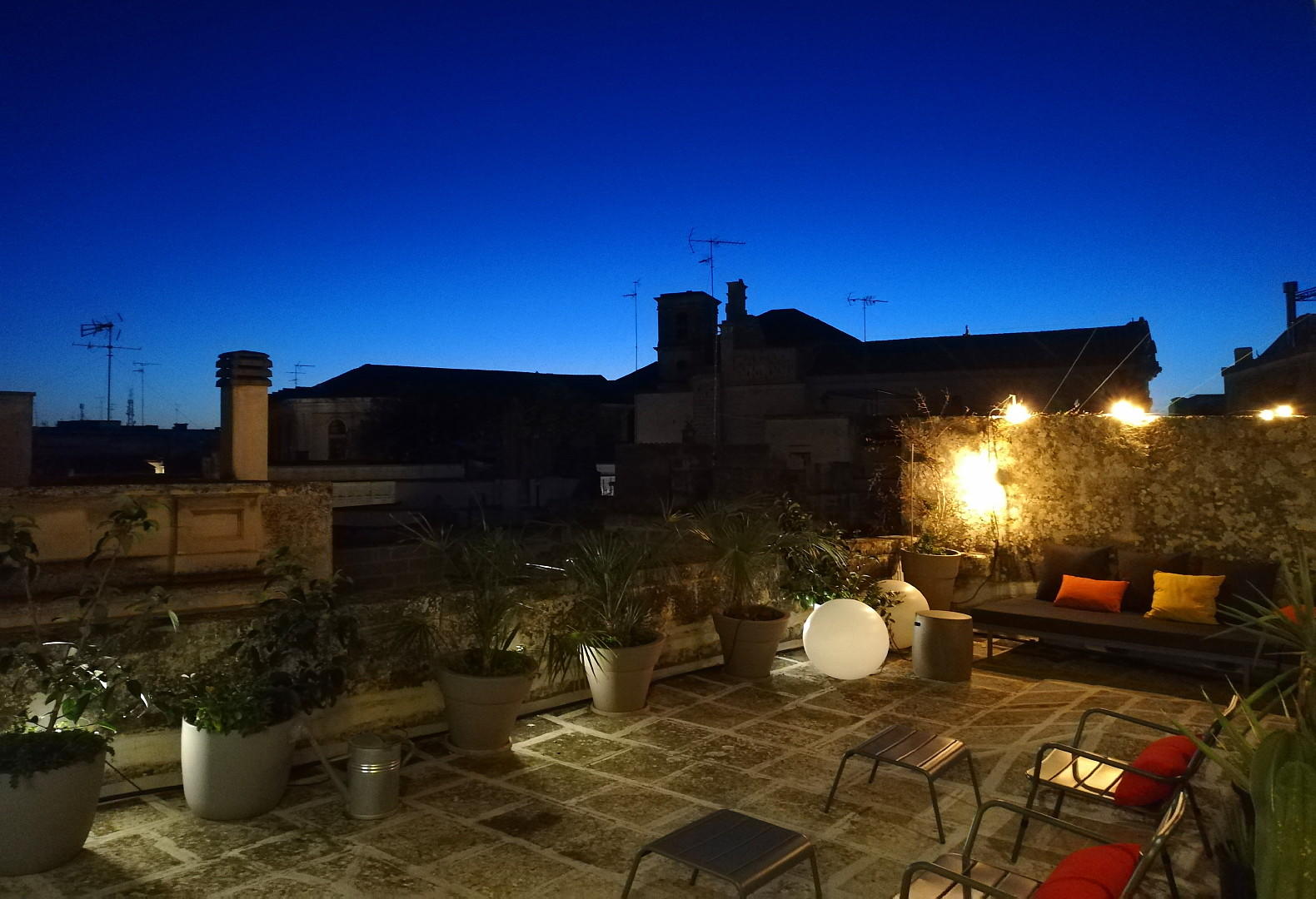 Roof top furnished terrace