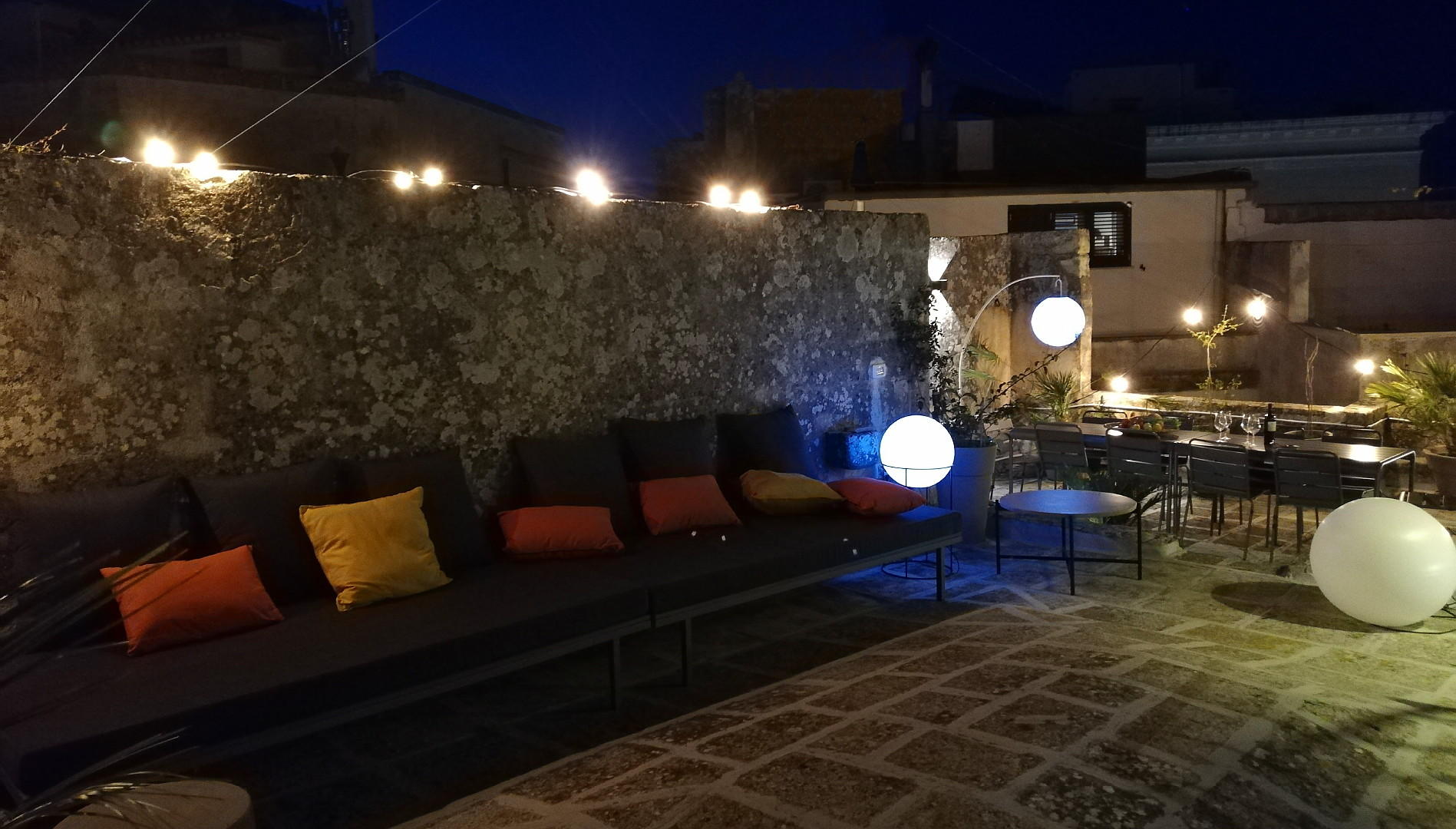 Roof top furnished terrace