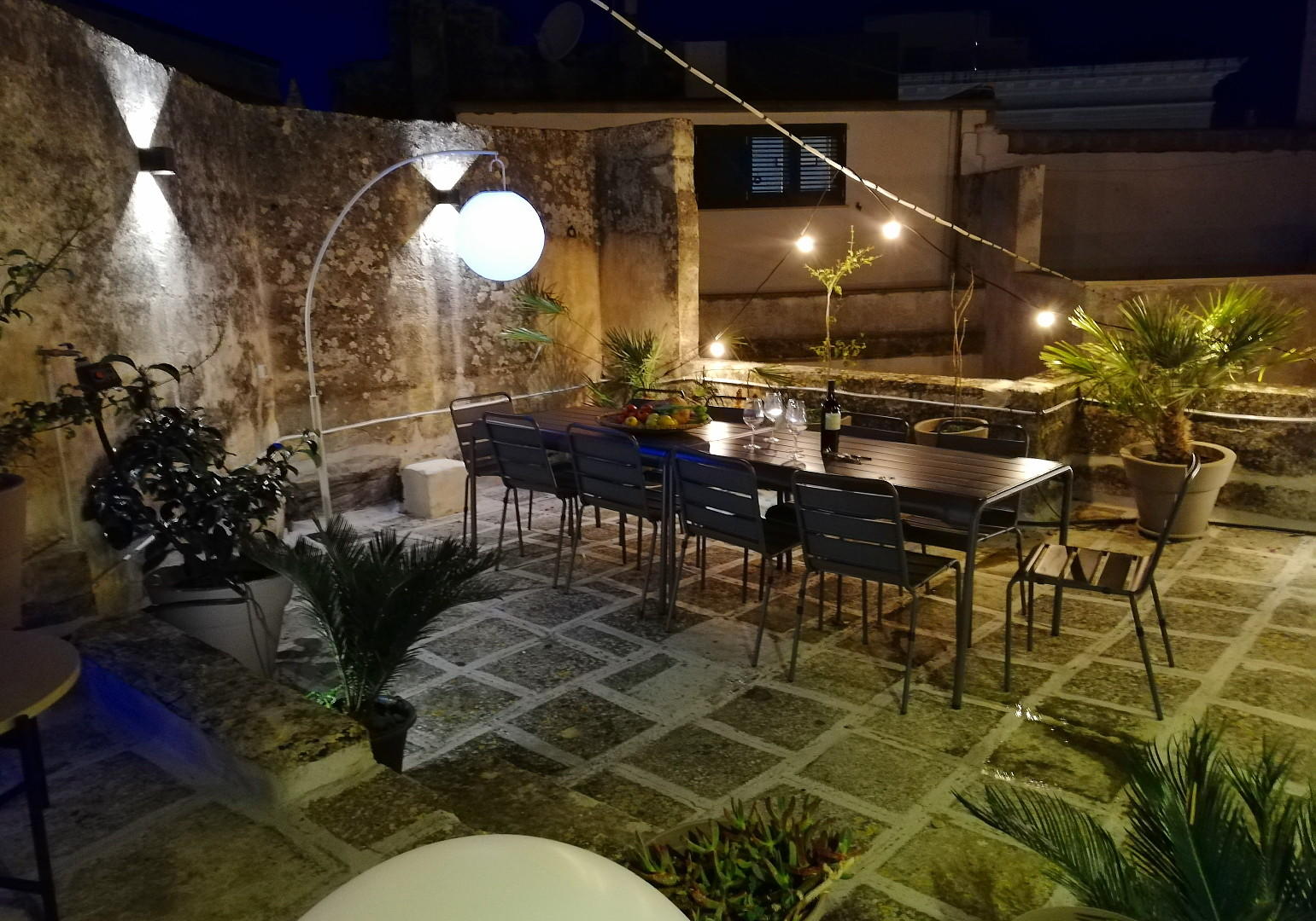 Roof top furnished terrace