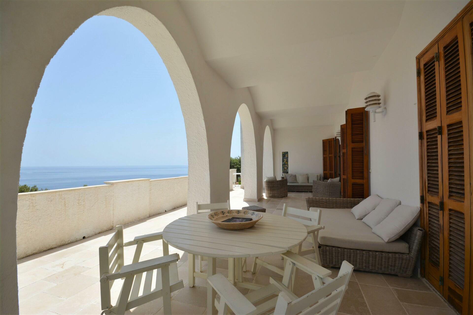 Primo piano - Terrazza attrezzata con vista mare