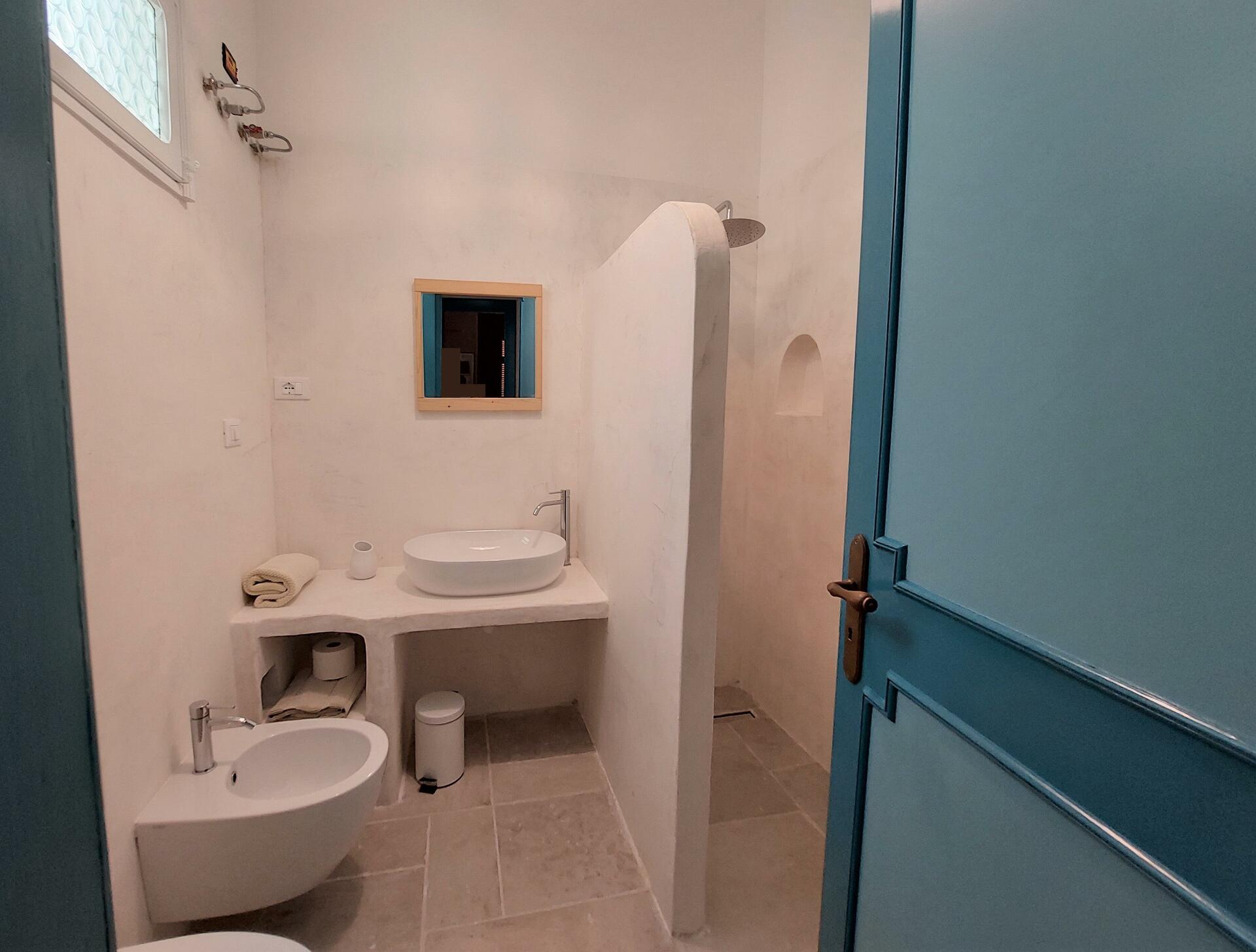 Premier étage - Chambre double C detail-salle de bain