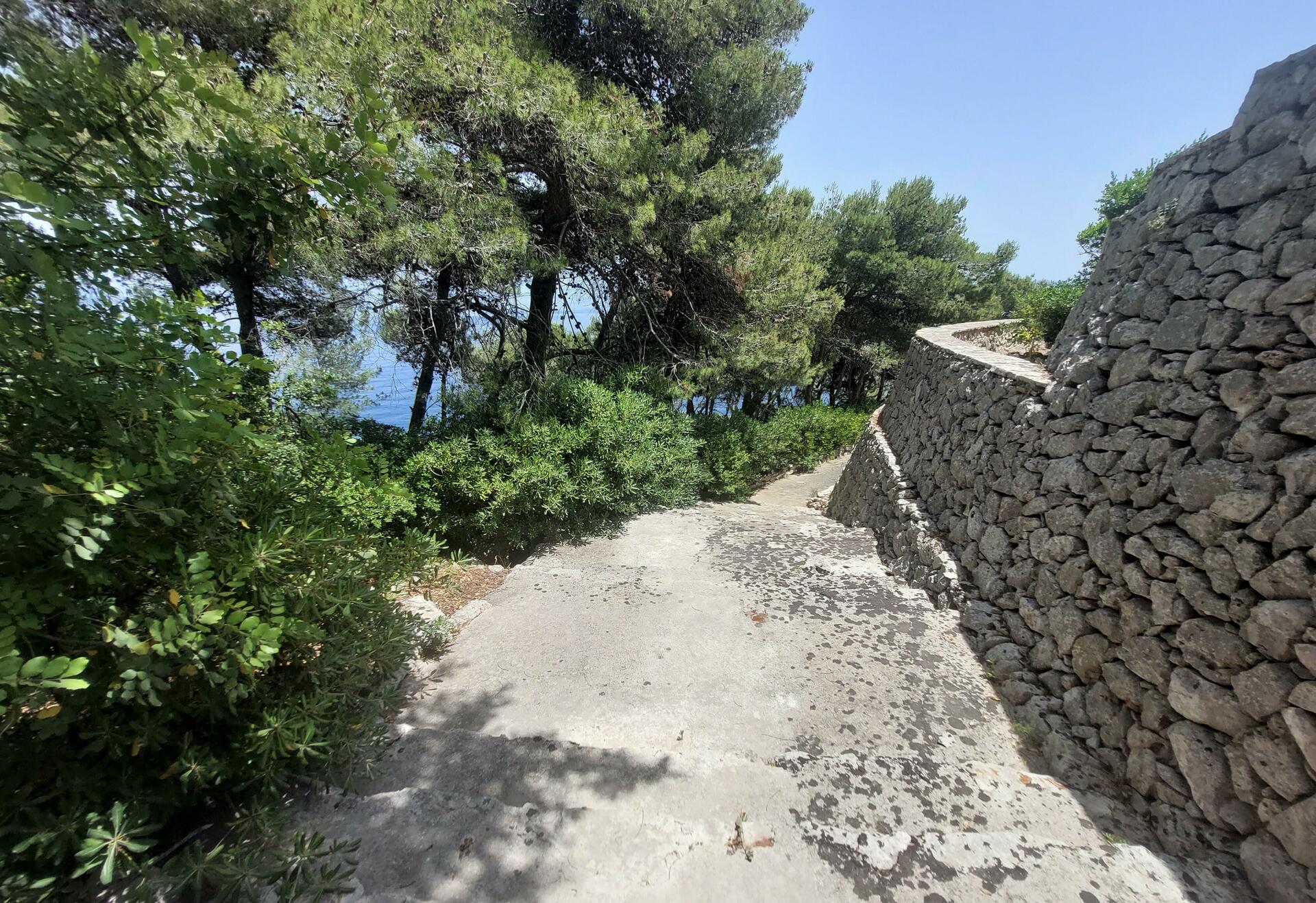 Sentiero per l‘accesso al mare