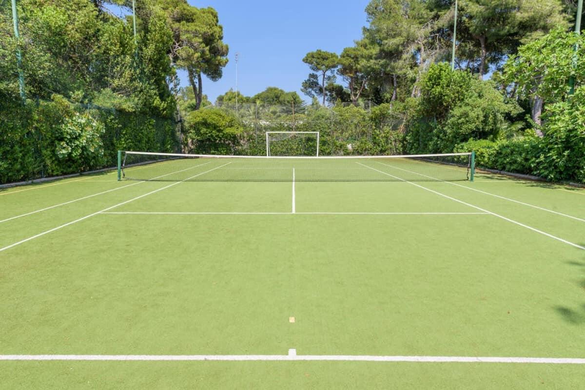 Court de tennis / Football en salle