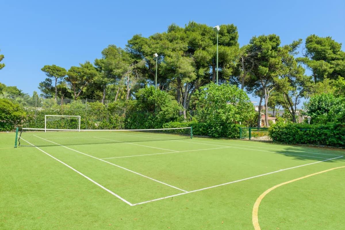 Court de tennis / Football en salle