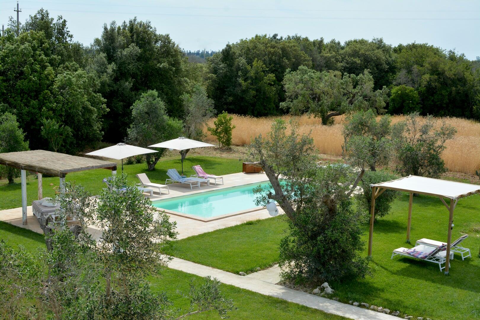 Villa farnara Swimming pool area 