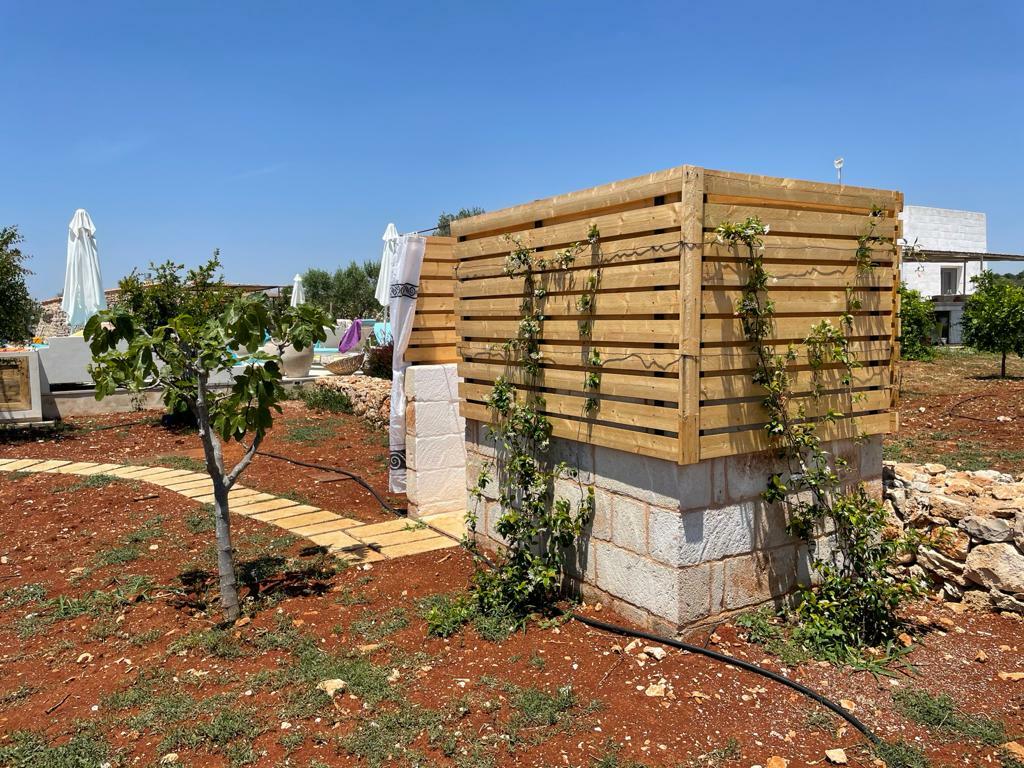 Spogliatoio piscina con toilet