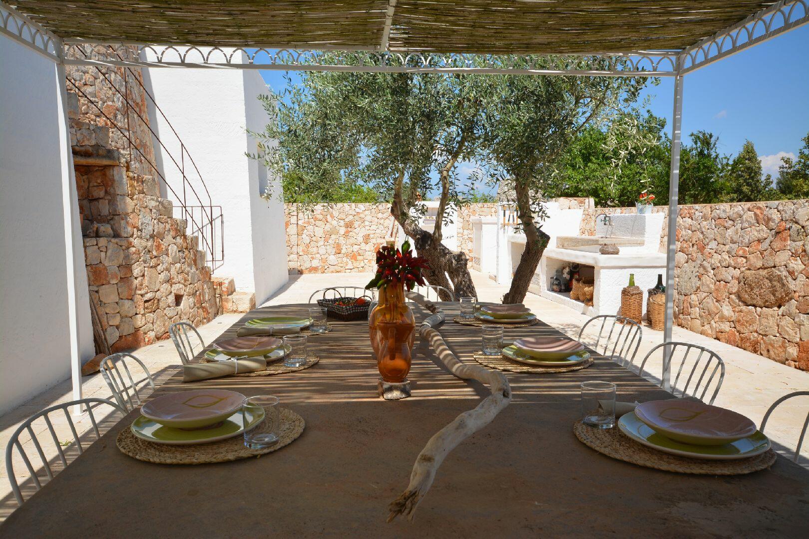 Equipped courtyard - on the rear of the house