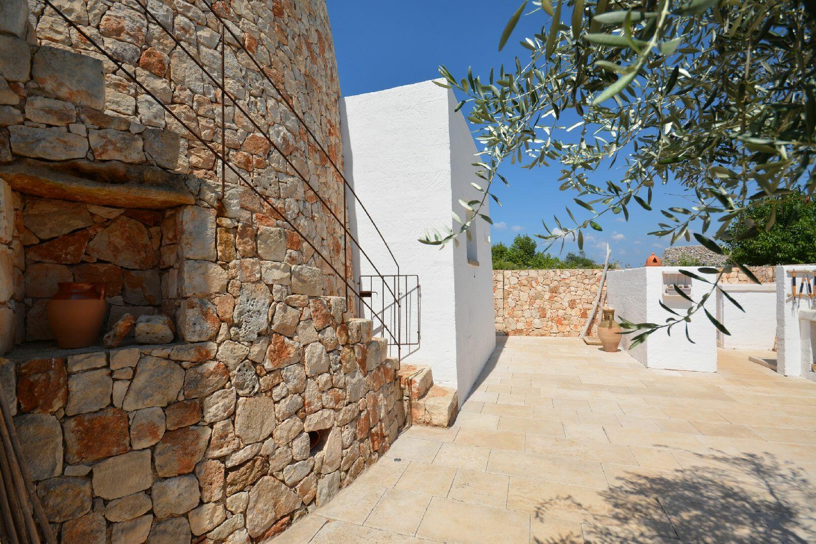 Equipped courtyard - on the rear of the house