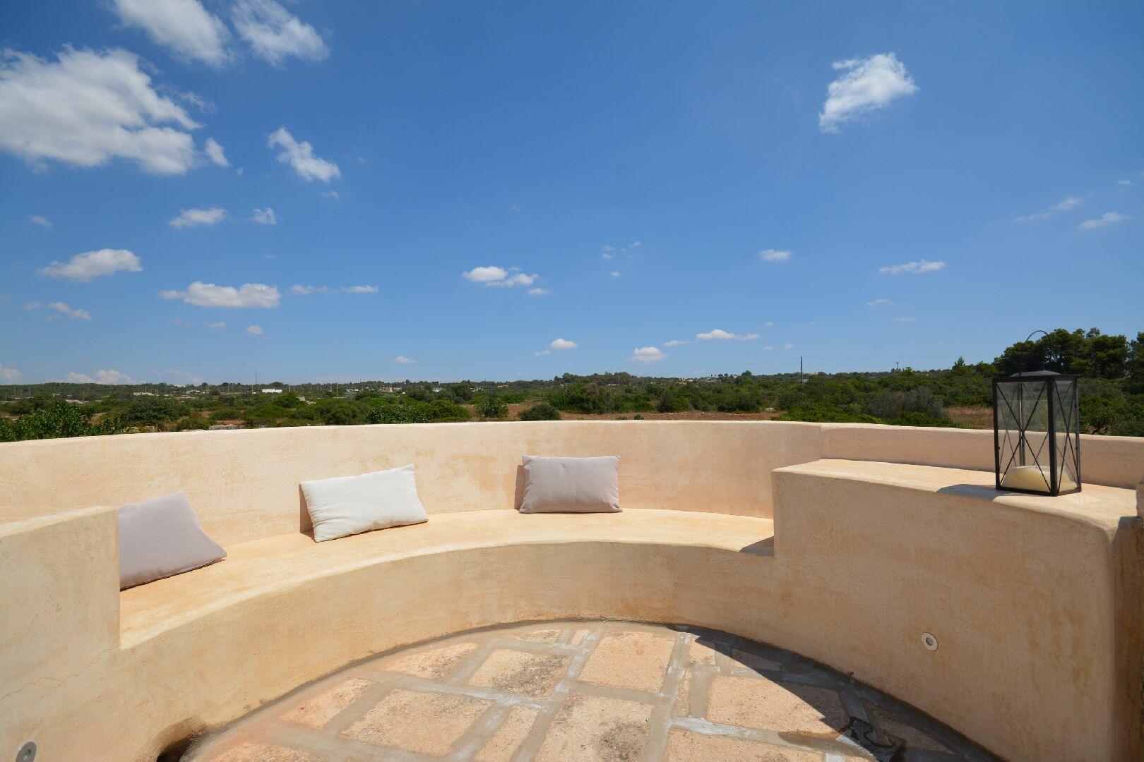 Terrasse mit Meerblick auf der oberen Ebene