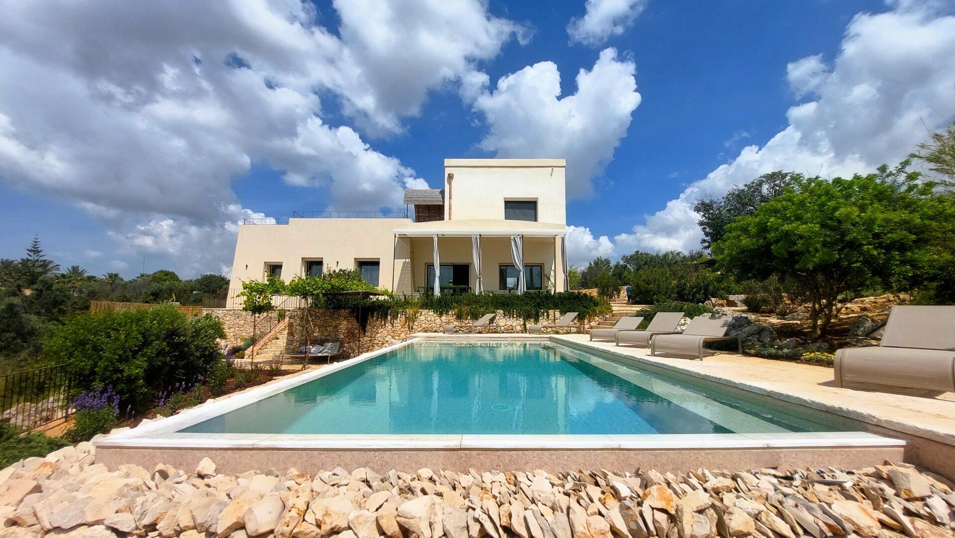 VILLA DORA