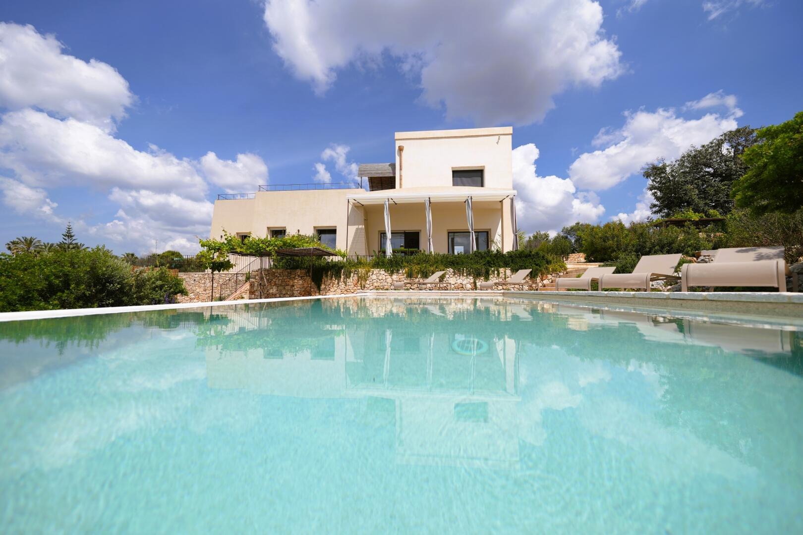 VILLA DORA